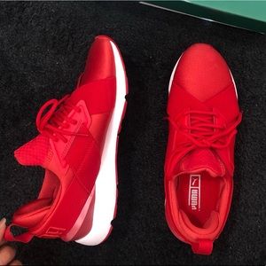 Puma Sneakers size 8 like new